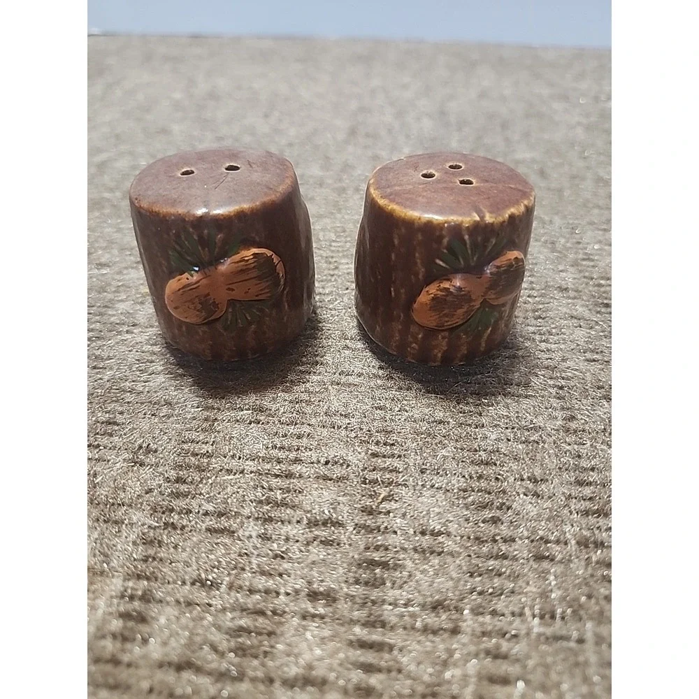 Vintage Kenmar South‎ Dakota Salt & Pepper Shakers